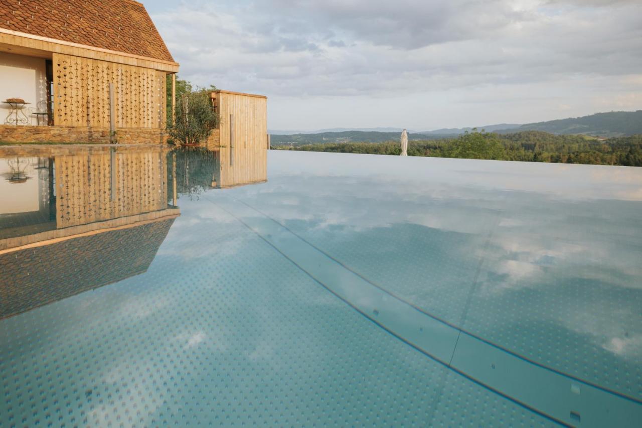 Am Wildbachberg - Luxus Ferienhaeuser Mit Infinitypool, Privatsauna Und Weinkeller Deutschlandsberg Exterior photo